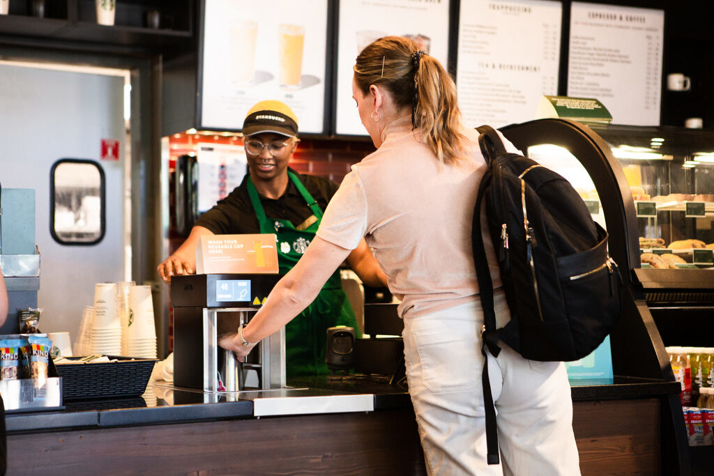 Reusable AND recyclable food packaging – reuse first, recycle later